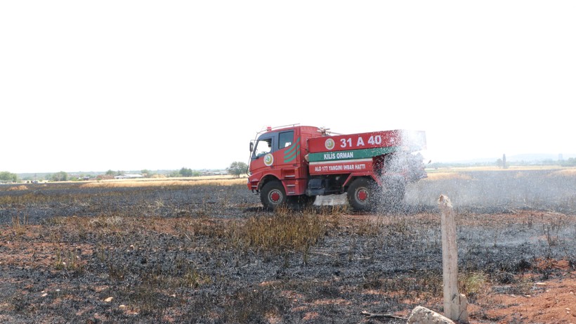 Kilis'teki Tarla Yangınında Hasar Oluştu