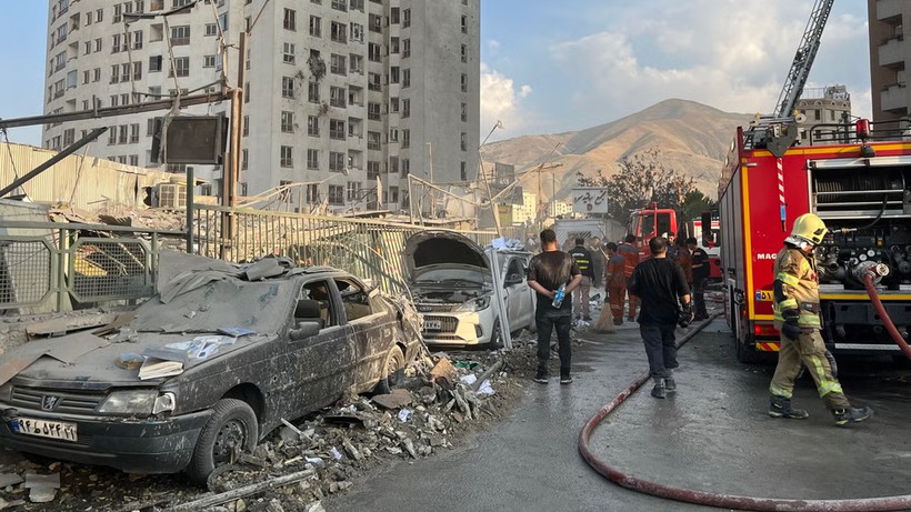İran Yerle Bir Oldu! İşte İsrail Bombardımanı Sonrası İlk Kareler