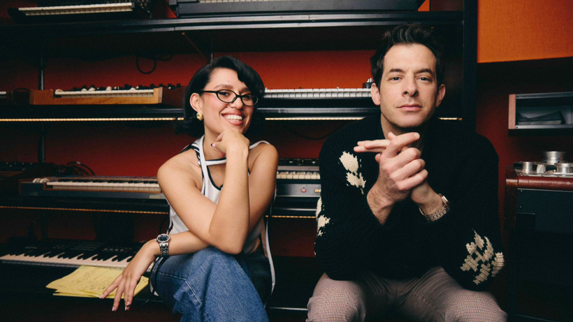 Mark Ronson ve RAYE, Yeni Şarkıları ‘Suzanne’ ile Müzik Sahnesinde