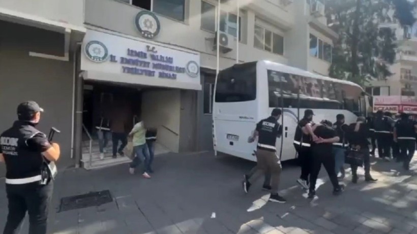 İzmir'de Silahlı Suç Örgütüne Darbe: 17 Kişi Tutuklandı