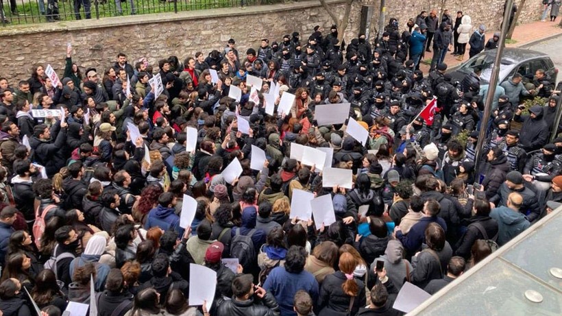 Üniversite Öğrencilerine '19 Mart' Soruşturmaları: Halay Çekmek, Helva Kavurmak, Çocuk İşçiliğine Hayır Demek Suç Sayıldı