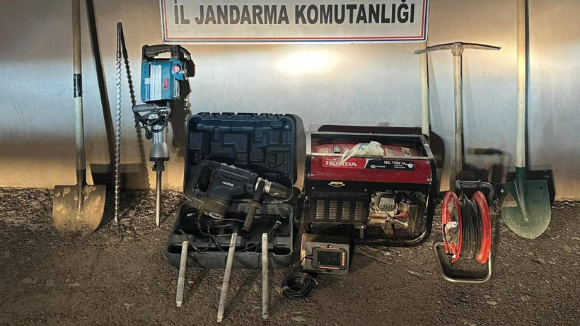 Kaçak Kazı Yapan 3 Kişiye Suçüstü