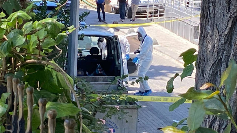 Park Halindeki Otomobilden Ceset Çıktı! 'Günlerdir Koku Geliyordu...'