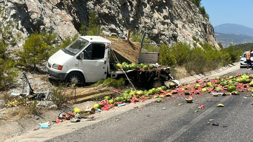 Muğla'da Kaza! Kamyonetler Çarpıştı, 2 Yaralı