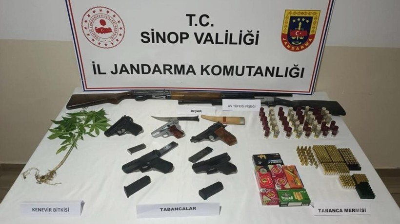 Sinop'ta Silah ve Uyuşturucu Operasyonu: 3 Kişi Yakalandı