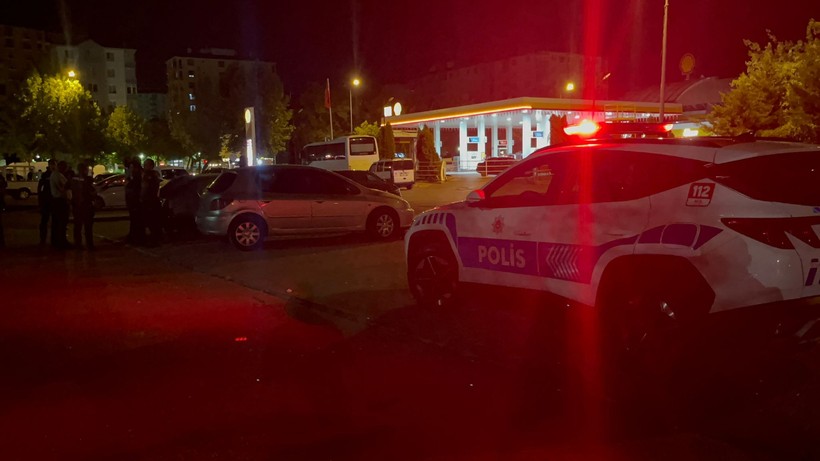 Tartışmada Kan Döküldü: 16 Yaşındaki Çocuk 17 Yaşındaki Arkadaşını Bıçakladı