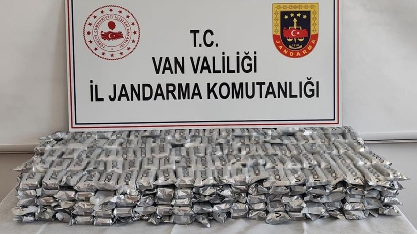 Van’da Kaçak Sigara Operasyonu: 100 Paket Ele Geçirildi