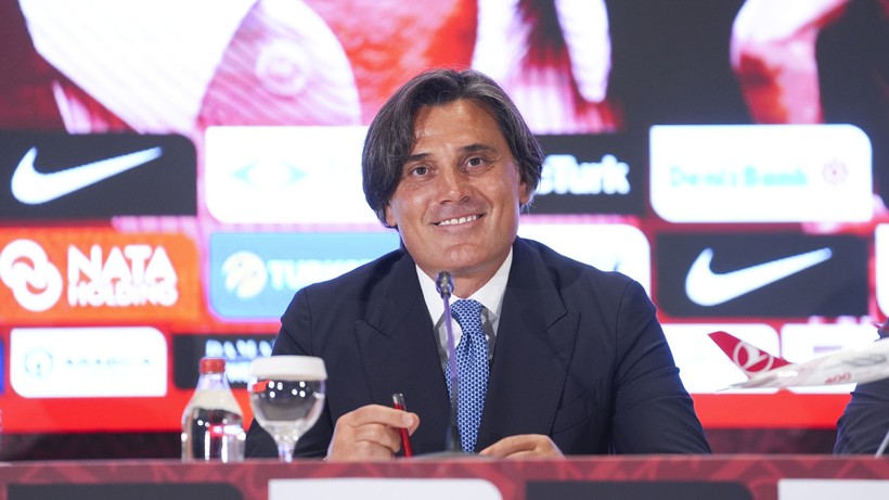 A Milli Takım'da Montella ile İmzalar Atıldı