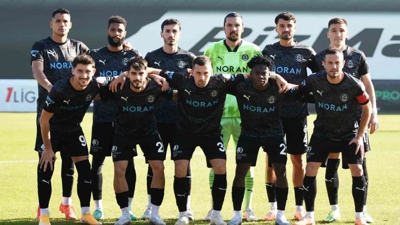 Manisa FK'da 10 Ayrılık Birden!