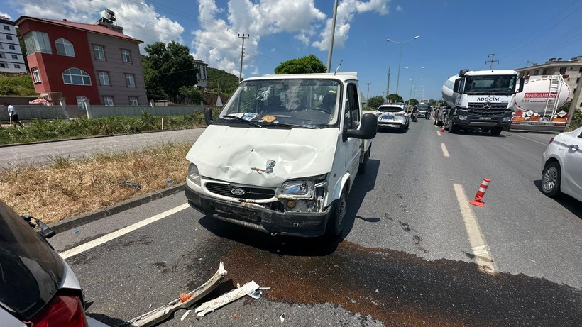Samsun'da Zincirleme Kaza: 2 Kişi Yaralandı, Yol Trafiğe Kapandı