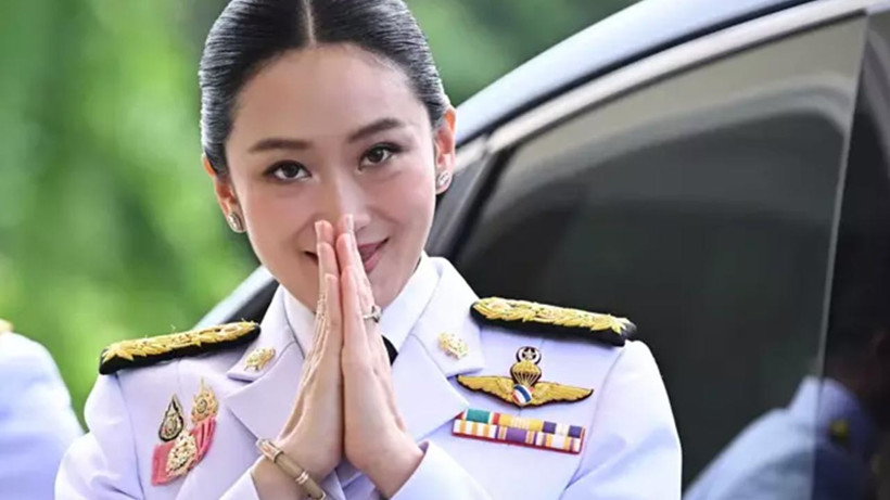 Görevden Alınan Tayland Başbakanı, Kültür Bakanı Olarak Kabineye Girdi