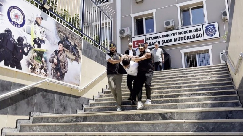 Şoke Eden Olay: Arkadaşını Öldürdü, Bavulun İçinde Saklanırken Yakalandı