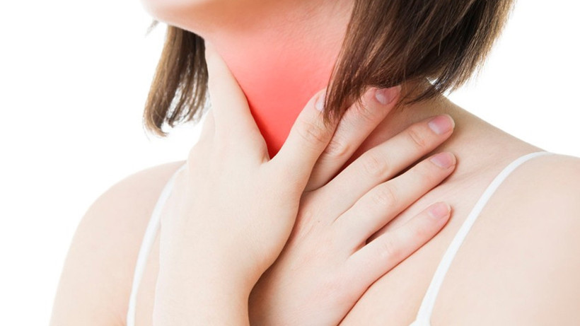 Kovid-19 Bambaşka Bir Şekilde Geri Döndü! Hızla Yayılıyor, Yeni Tehlike Dehşete Düşürüyor: Sesinizi Kaybedebilirsiniz