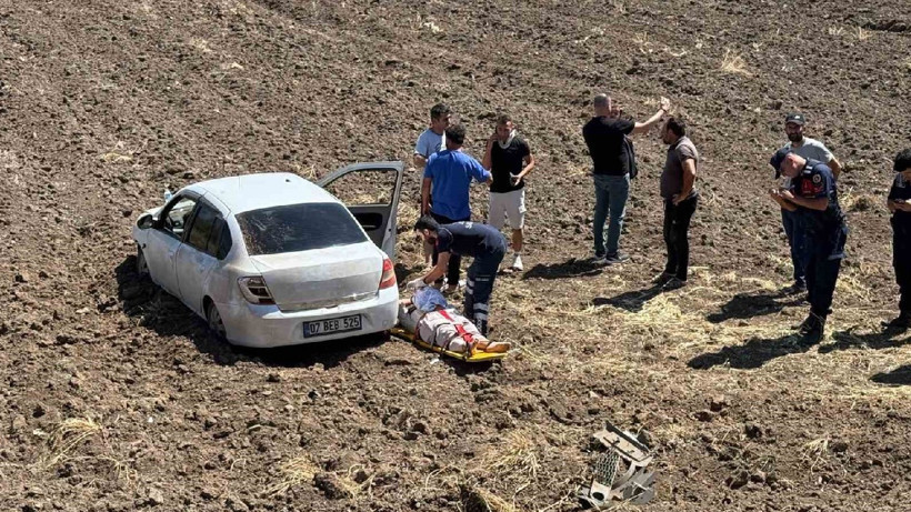 Osmaniye’de Otomobil Tarlaya Uçtu