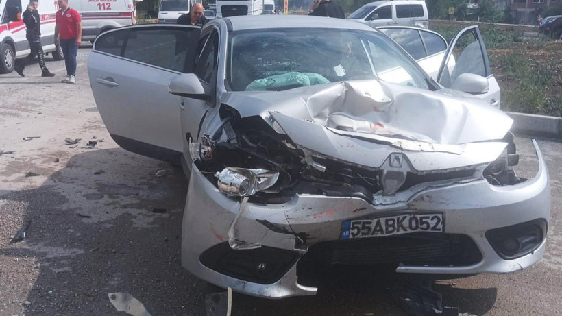 Tokat'ta İki Otomobil Çarpıştı: 5 Kişi Yaralandı