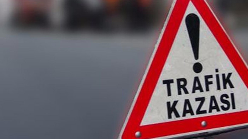 Adana'da Çukura Yuvarlanan Otomobildeki 4 Kişi Yaralandı