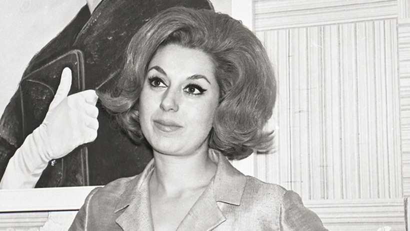 Unutulmaz Şarkılarıyla Hafızalardaydı! Ünlü Şarkıcı ve Oyuncu Rüçhan Çamay Hayatını Kaybetti, Acı Haberi Kızı Melike Demirağ Duyurdu