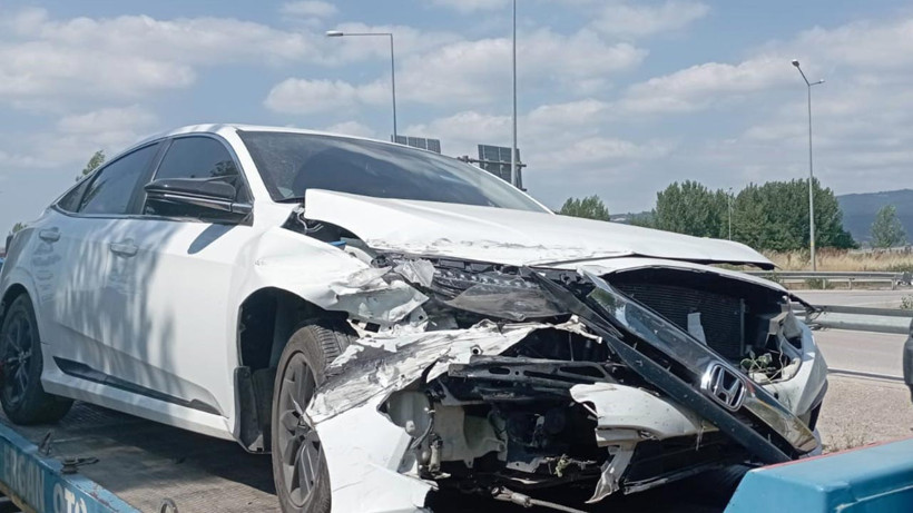 Kontrolden Çıkan Otomobil Bariyerlere Çarptı! 2’si Çocuk 4 Kişi Yaralandı