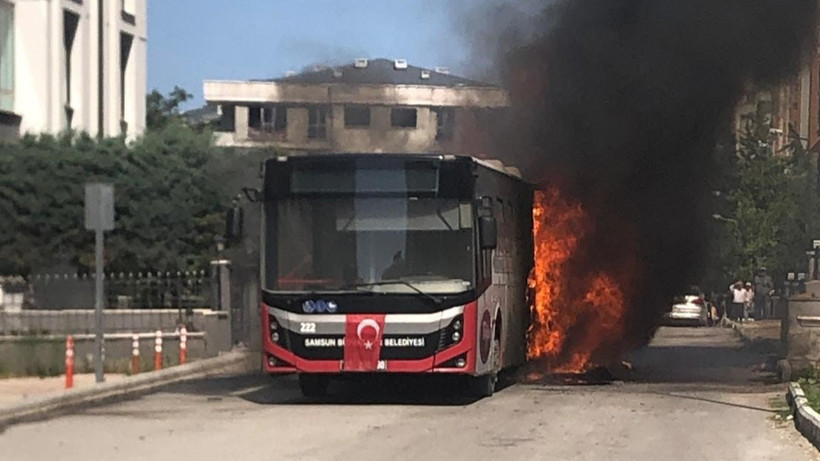 Samsun’da Belediye Otobüsü Alevlere Teslim Oldu: Yolcular Son Anda Kurtuldu