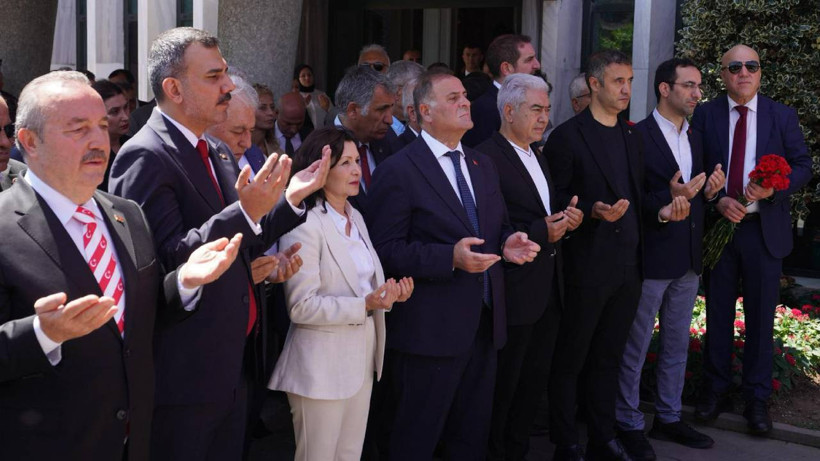 15 Temmuz Şehitleri İBB Önünde Anıldı