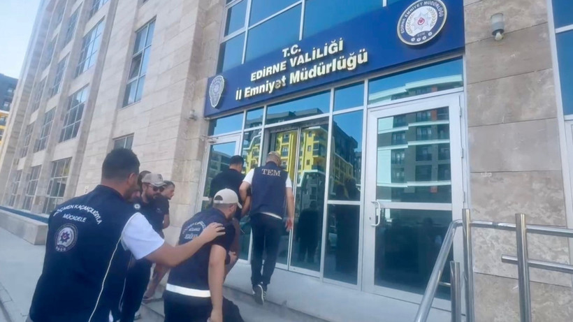 Edirne'de FETÖ Şüphelileri Yurt Dışına Kaçarken Yakalandı