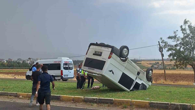 Minibüs Takla Attı, Sürücü Yara Almadan Kurtuldu