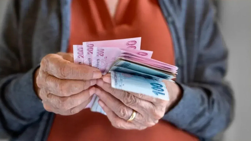 Emekli Olduktan Sonra Çalışanların Maaşları Kesilecek mi? O Tarihten Sonra Sigortası Olanlar Dikkat!