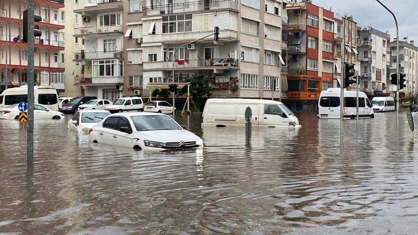 Kumluca’da İhmal Sel Getiriyor