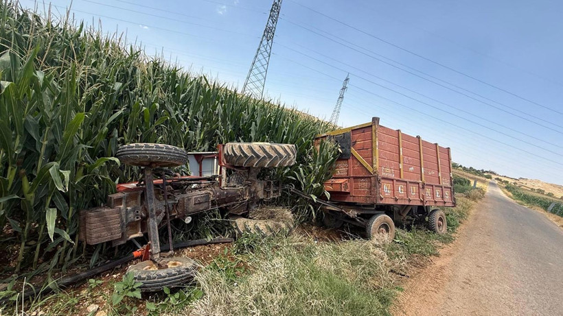 Mardin’de Traktör Tarlaya Devrildi