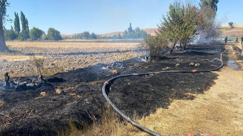 Alaca'da Yangın! 5 Dönüm Arazi Zarar Gördü