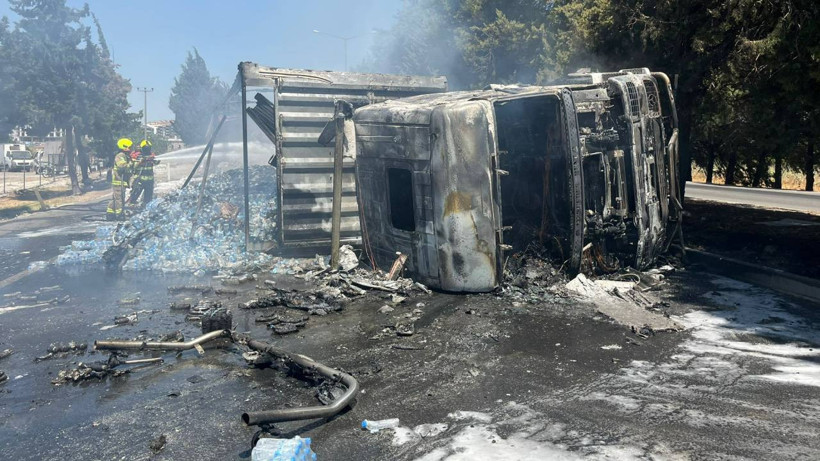 İzmir-İstanbul Yolunda Devrilen Tır Alev Aldı