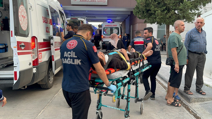 Adıyaman'da Otomobil ile Motosiklet Birbirine Girdi: 2 Ağır Yaralı