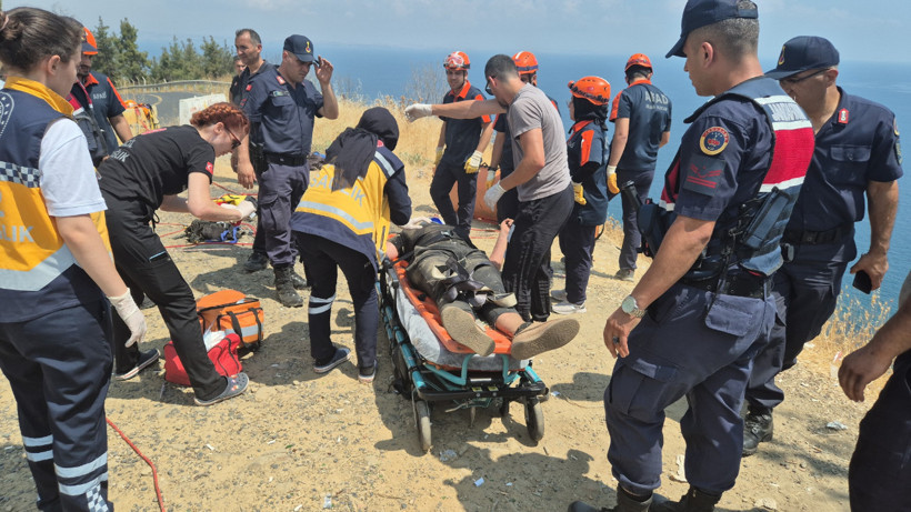 Tekirdağ Kumbağ’da Uçurumda Mahsur Kalan Genç Kurtarıldı