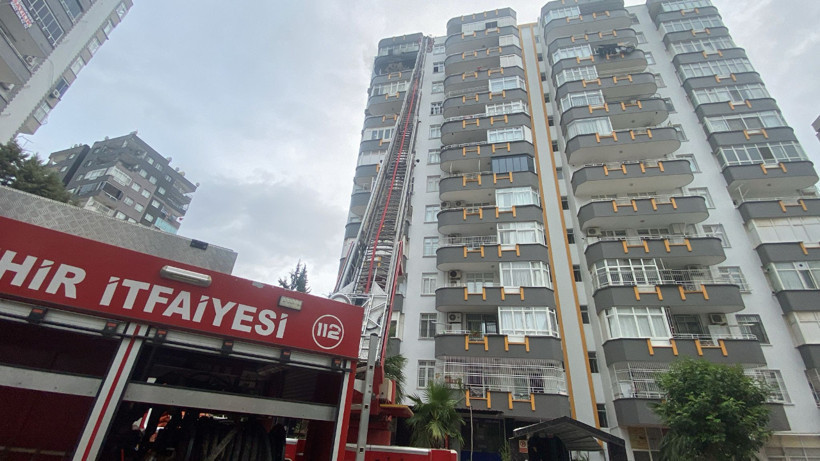 Adana'da 12 Katlı Apartmanda Yangın Paniği! Ev Kullanılamaz Hale Geldi