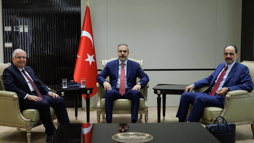 Dışişleri'nde Kritik Üçlü Zirve! Bakan Fidan, Bakan Güler ve MİT Başkanı Kalın Bir Araya Geldi