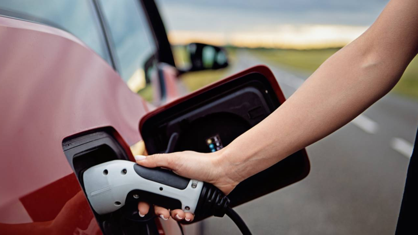 Togg ve Tesla Arasında Kıyasıya Rekabet Başladı: Elektrikli Otomobilde Tarihi Rekor!