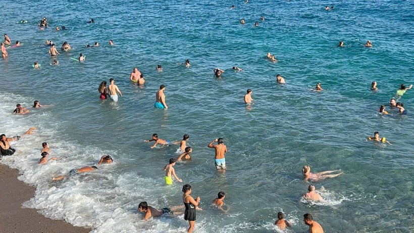 Yazlık Bölgede Turizm Alarmı! Nufüs 200 Binden 800 Bine Çıktı, Plajlarda Yer Kalmadı