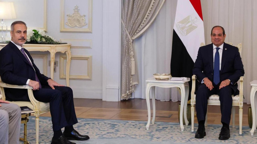 Bakan Fidan’dan Mısır’da Yoğun Diplomasi Trafiği! Mısır Cumhurbaşkanı es-Sisi ile Görüştü