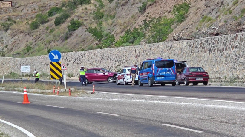 Erzurum Uzundere’de Trafik Kazası: Sürücü Yara Almadan Kurtuldu
