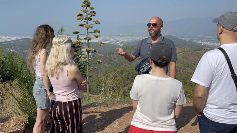 30 Yıl Boyunca Kaktüs Sandı, Gerçek Ortaya Çıkınca Şoke Oldu: Bahçesi Turist Akınına Uğruyor