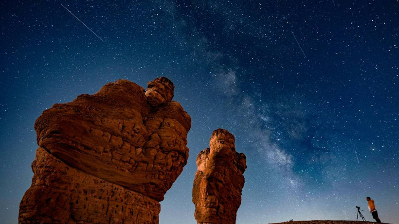Gökyüzünden 'Ateş Topları' Yağdı: Farklı İllerden Büyüleyen Kareler...