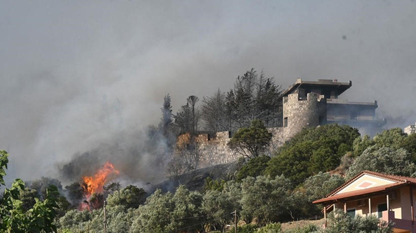 Komşu Alevlere Teslim! Yerleşim Yerleri Tehdit Altında