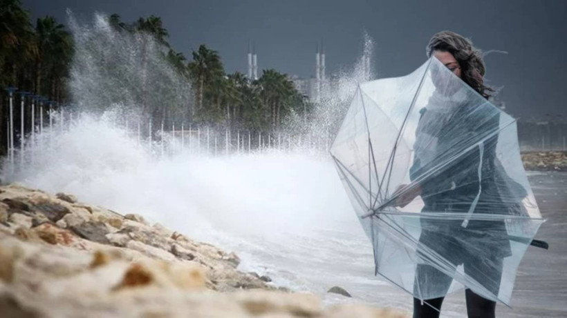 Meteoroloji'den 13 Kente 'Sarı' Kodlu Uyarı! İstanbul ve İzmir de Aralarında... Çok Kuvvetli Geliyor