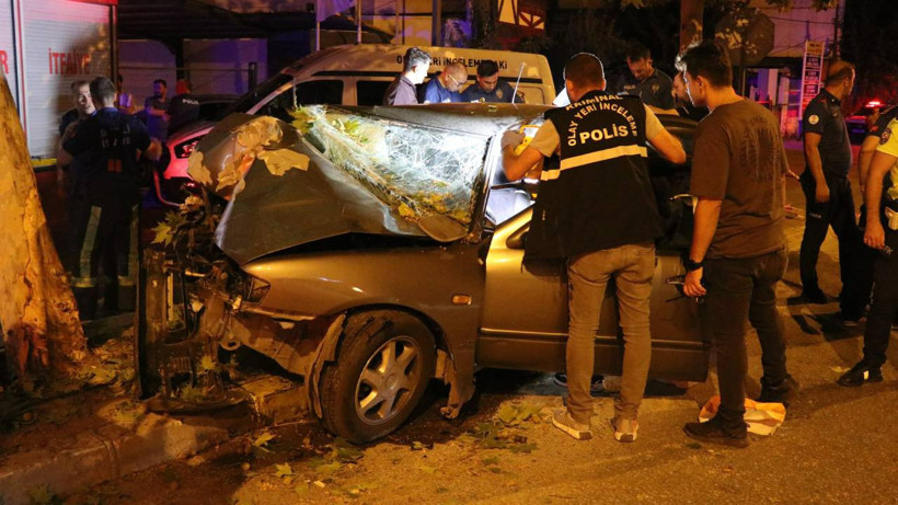 Otomobil Ağaca Ok Gibi Saplandı, Doğum Gününde Feci Şekilde Can Verdi