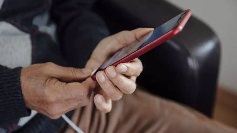 Telefonunu Böyle Şarj Edenler Yandı: Uzmanlar Uyardı! Büyük Tehlike Kapıda