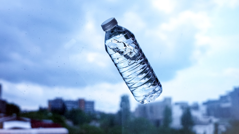 Güneşte Duran Pet Şişeden Su İçince Bakın Ne Oluyor