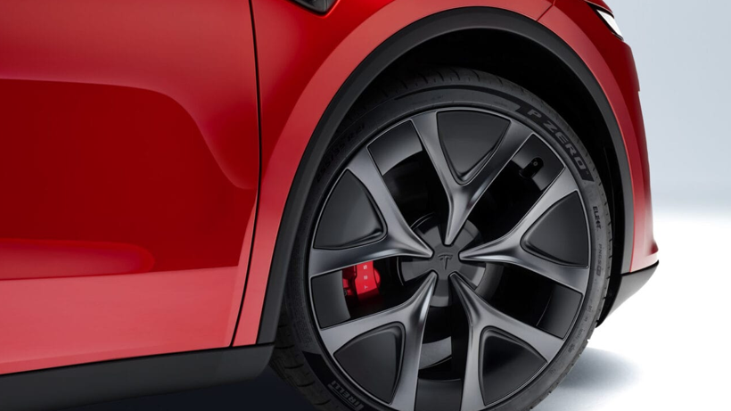 Tesla Sportif Canavarını Piyasaya Sürdü! Türkiye Fiyatı Şaşırttı