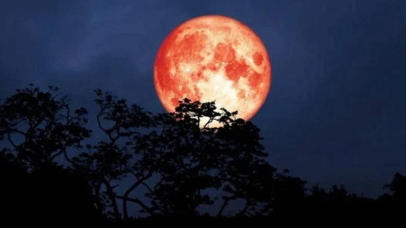Yılın En Uzun 'Kanlı Ay' Tutulması Geliyor! Gökyüzü O Tarihte Kızıla Boyanacak