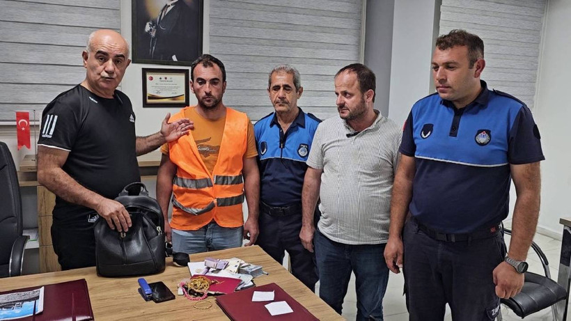 Ev Almak İçin Biriktirdiği Altın ve Parayı Parkta Unuttu