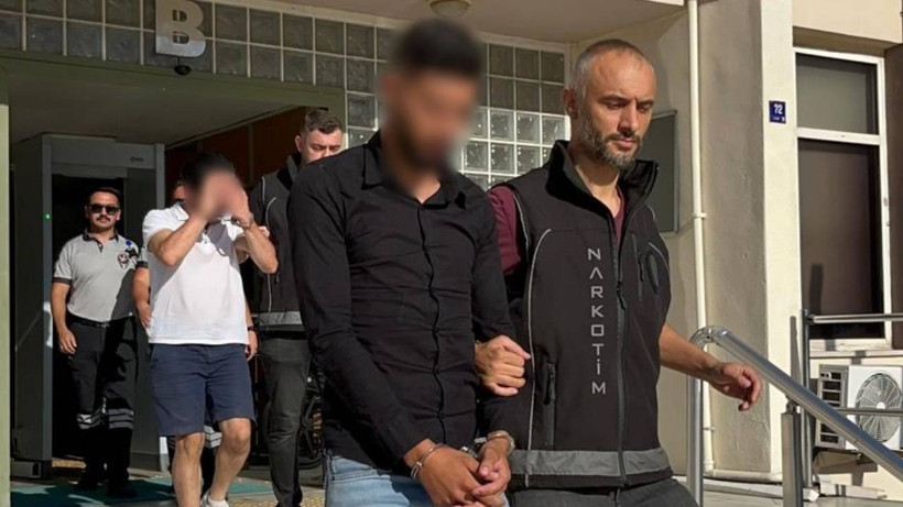 Forum AVM’de Uyuşturucu Operasyonu: İki Kişi Suçüstü Yakalandı